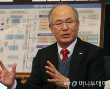 "핀테크 육성 위해 데이터 이용 규제 풀어야"