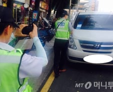 [단독] 주차단속원 뽑는데 '외국어' 면접을?…고령자 내치기 논란 