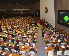 [본회의통과]초기 중견기업, 3년간 중소기업 경쟁입찰 참여 허용