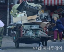 2020년 노인빈곤율 30%대로 낮춘다