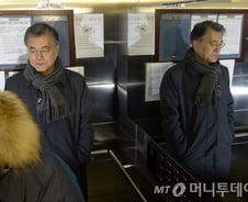 문재인, 안철수 찾았지만…40분째 '文전박대'