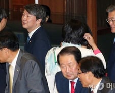 '화성인 문재인' '금성인 안철수'…잘못된 만남?