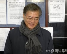 '文전박대' 대선 데자뷔…안철수측 "쇼" 비난