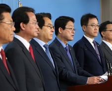 [현장+]배우 없는 서비스산업법 '퍼포먼스'…與의원들 '민망'