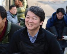 [현장+]벤처인 안철수 "절대 혼자 창업하지 말라"