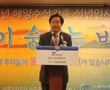 [단독]김영석 해수부 장관 "해운사 지원 부채비율 400%, 탄력적용"