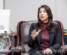 자동차 판매왕의 비결 "이민자 네트워크 공략"