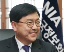 400명 직원들에게 손편지 써주는 '잇(IT) 원장님'