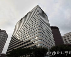 "임금피크제 적용받느니 차라리 나가겠다"