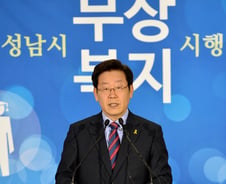 [단독]'상품권깡 논란' 성남시 청년배당, 전자카드로 바뀐다  
