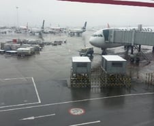 [르포] 中충칭, 20년만에 첫눈…공항 진풍경 "기내식 밥줄"