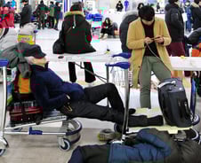 5만명 발묶인 제주공항 운항통제 추가, 오후 9시 발표