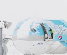 제주공항 운항통제 장기화…"체류객 시내이동 지원"