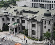 [단독] 한국은행, ‘국가부채’ 분기별 공개한다