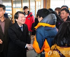 [단독]안철수, 창당 후 첫 행보…'편의점, 치킨집' 알바한다