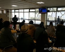 '北 미사일' 시민 큰 동요 없어…'불안·피로감' 보이기도