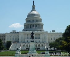 "北 불법행위 연루시 자산동결" 초강경 대북제재법안, 美의회 통과