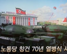北, 美본토 겨냥 ICBM 'KN-08' 실전 배치?...軍 "가능성 있어"
