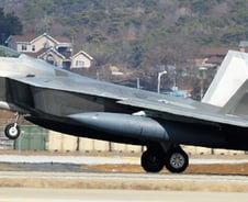  F-22 전투기 4대 한반도 출동...北 정밀타격 '무력시위'