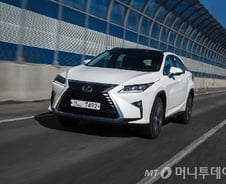 [시승기]더 커지고 강해져 돌아온 '원조 크로스오버' 렉서스RX