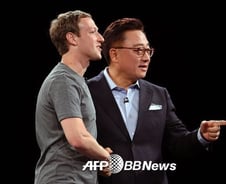 '갤럭시S7' 언팩 깜짝 등장한 저커버그, "VR은 가장 소셜한 플랫폼"