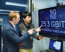 [현장클릭]폰없이 통신장비만…'외딴섬' 노키아 부스 