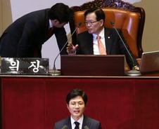 野, '필리버스터' 15시간째…DJ기록 두번 경신(종합)