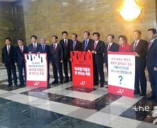 새누리, 필리버스터 맞서 피켓 시위 "국회마비 40시간째"