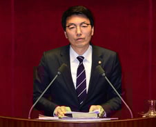 필리버스터 61시간째…11번째 토론자 서기호 의원 나서