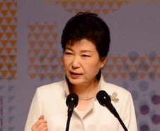 朴대통령, '대북 대화' 언급… '비핵화 우선' 원칙은 여전(종합)