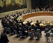 與 "안보리 대북제재 환영, 北 핵개발 포기해야"