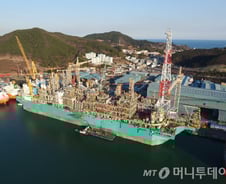 [르포]'바다에 떠 있는 LNG공장'...대우조선해양 세계 첫 건조  