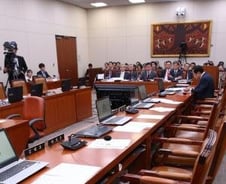 [단독]국감 끝난지 언젠데 보고서도 못내는 국회