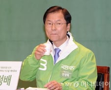 '야권연대' 압박 천정배, 광주 단수공천 강행…특별대우 비판