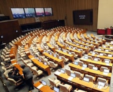 與野  공천 내홍에 3월 국회도 개점휴업…쟁점법안 자동폐기 위기