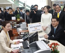 진웅섭 금감원장 "은행, 일임형 ISA 조기 출시해 달라"