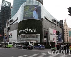 [르포]中 수입화장품 규제에도…상하이·베이징은 'K뷰티 집합소'