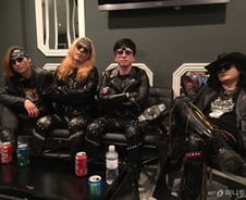 피해의식 “지금 주류 장르인 ‘힙합’과 나눠 먹고 살고 싶어”