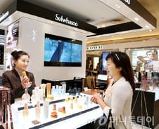 [르포]"후·설화수 모셔라"…中 백화점 1층 점령한 韓 화장품