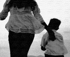 [친절한 판례氏] 남편 동의 없이 아들 데리고 베트남 친정간 아내 '무죄'