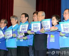 "잃어버린 8년" 문재인-김종인 '경제심판론' 바람몰이