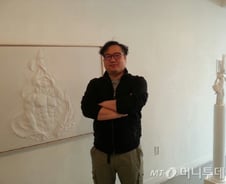 "판매수익 70% 작가에게" …아터테인의 유별난 '작가 사랑' 