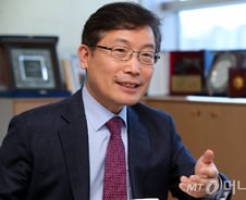 "국내 보안산업의 만능키? 시장파괴 제품을 만들라"