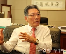 "최장수 CEO 비결이요? '평생감사'에 답 있죠"