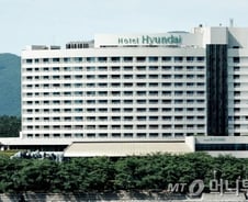 [단독]현대百, 18년만에 호텔사업 재진출