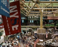 [뉴욕마감]유가·원자재 급등, IT 부진에 혼조…S&P 2100 돌파