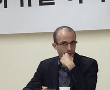 유발 하라리 “아이가 학교에서 배우는 90%, 성인되면 쓸모없어질 것”