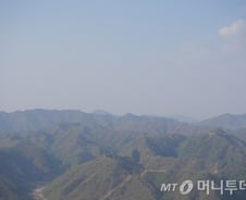 적의 눈 앞 '관광지'로 만들수 없을까…전대미문의 'DMZ 포럼'   