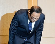 옥시 "1·2등급 피해자 보상안 마련할 것"…유가족 "면피용 사과"