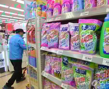 정부, 살균제 등 살생물제 전수조사 및 허가제 추진